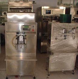 供應(yīng)常州灌裝機(jī)_東營防凍液灌裝機(jī)_潤滑油灌裝機(jī)_機(jī)械及行業(yè)設(shè)備_世界工廠網(wǎng)中國產(chǎn)品信息庫